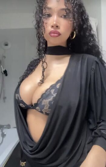 Full leaked Shelikesmyts private photo