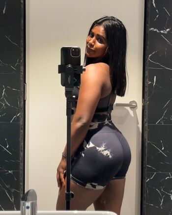 Full leaked Shuly nadar page private photo