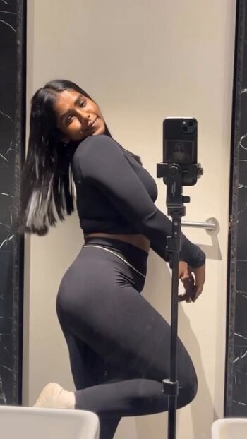 Full leaked Shuly nadar private photo