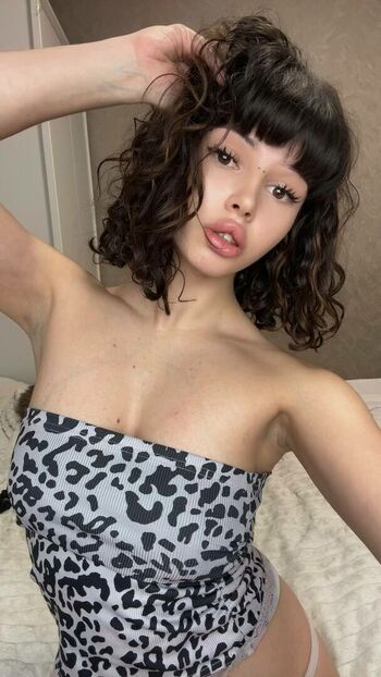 Full leaked Shymoonwaify page private photo