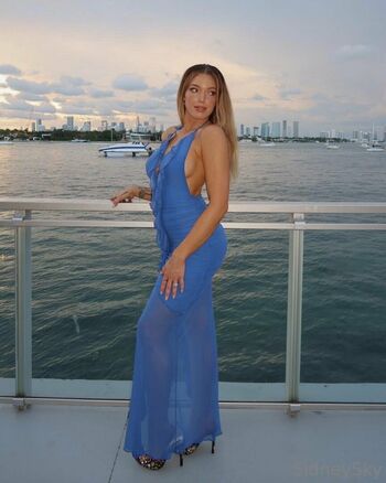 Full leaked Sidney sky  page private onlyfans photo