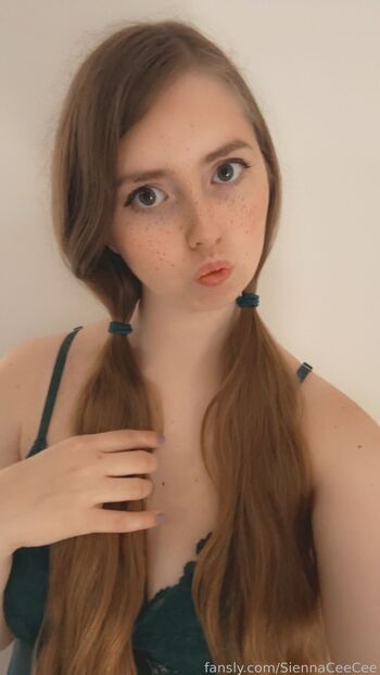 Full leaked Siennaceecee private photo
