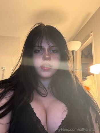 Full leaked Sillyawtum private photo
