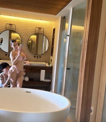 Full leaked Simplyneidaa private photo