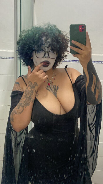 Full leaked Sinderlnd private photo