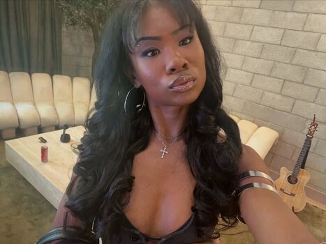 Full leaked Sinnakittie private photo
