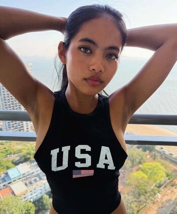 Full leaked Siri sun private photo