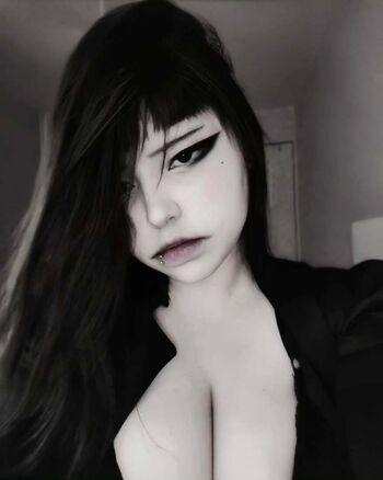 Full leaked Skullira private onlyfans photo