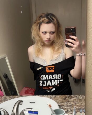 Full leaked Skynyster private photo