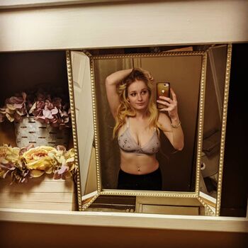 Full leaked Slim busty milfs private photo