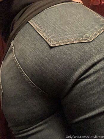 Full leaked Sluttylilrose private onlyfans photo