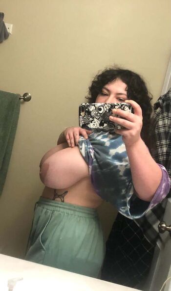 Full leaked Sluttyscarab private onlyfans photo