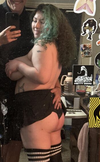 Full leaked Sluttyscarab private onlyfans photo