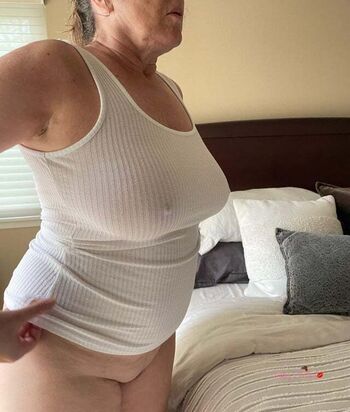 Full leaked Smokey chestnut private photo