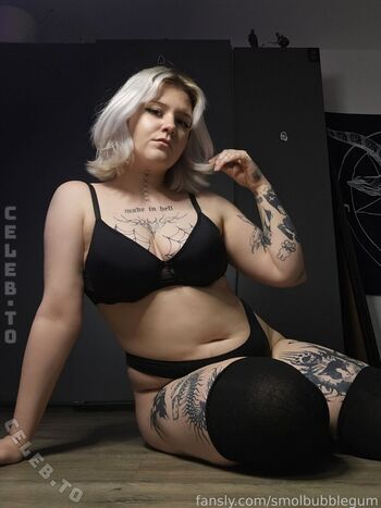 Full leaked Smolbubblegum page private photo