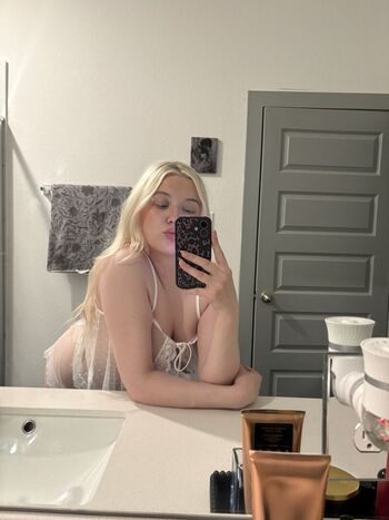 Full leaked Snowbunnybby private onlyfans photo