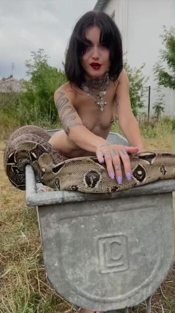 Full leaked Snowdeville private onlyfans photo