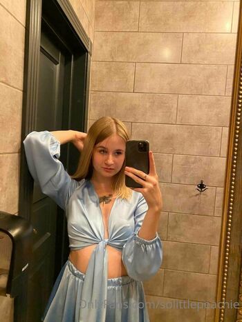 Full leaked Solittlepeachie private photo