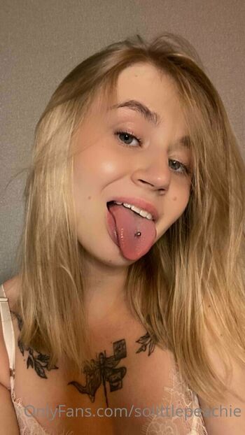 Full leaked Solittlepeachie private photo