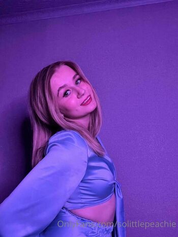 Full leaked Solittlepeachie private photo