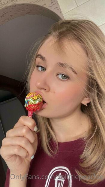 Full leaked Solittlepeachie private photo