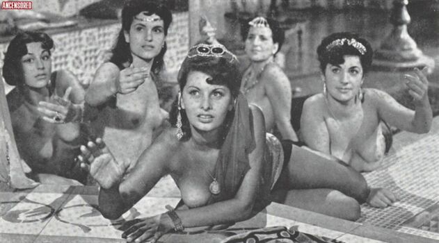 Full leaked Sophialoren private photo