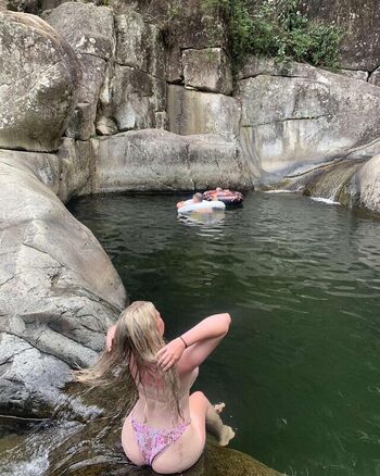 Full leaked Sophie bignell private photo