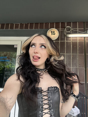 Full leaked Sophie burrell page private photo