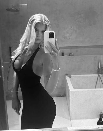 Full leaked Sophie charlott private onlyfans photo