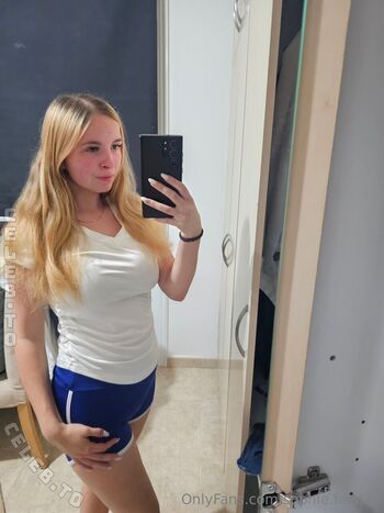 Full leaked Sophie forster private photo