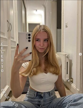 Full leaked Sophie forster private photo