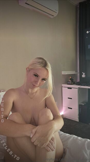 Full leaked Sophie forster private photo
