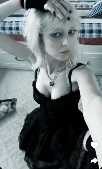 Full leaked Sophie powers private photo