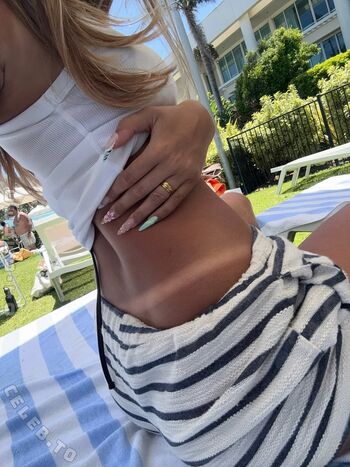 Full leaked Sophie schnur page private onlyfans photo