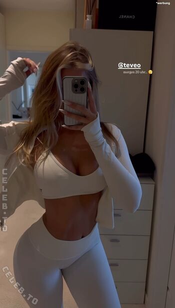 Full leaked Sophie schnur private onlyfans photo