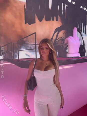 Full leaked Sophie schnur private photo