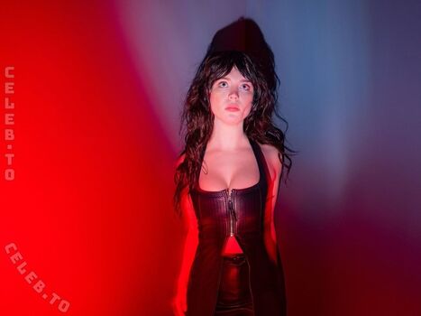 Full leaked Sophie thatcher  page private photo