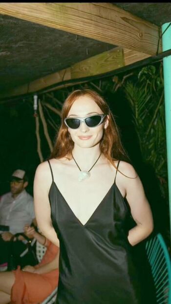Full leaked Sophie turner private photo