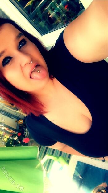 Full leaked Sophieschmande private onlyfans photo