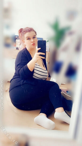 Full leaked Sophieschmande private onlyfans photo