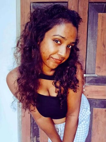 Full leaked Sri lanka private onlyfans photo