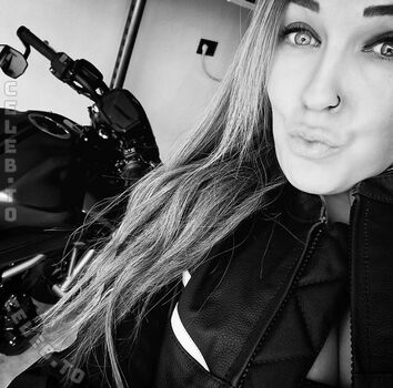 Ste_ffi.music