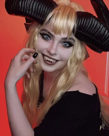 Full leaked Stellalasaurus private onlyfans photo