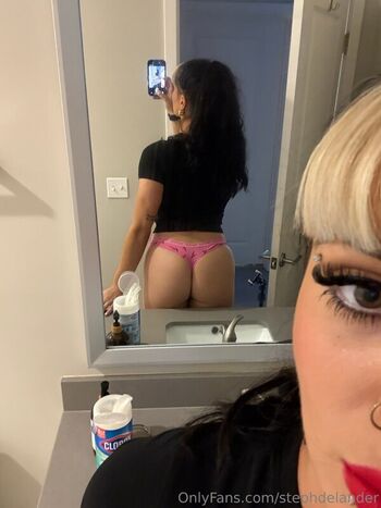 Steph De Lander