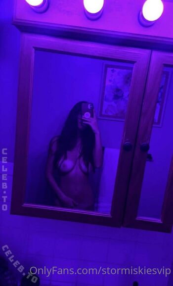Full leaked Stormiskies private photo