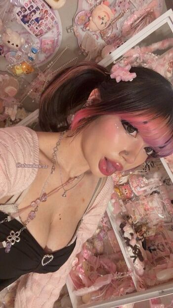 Full leaked Strawbarizz private onlyfans photo