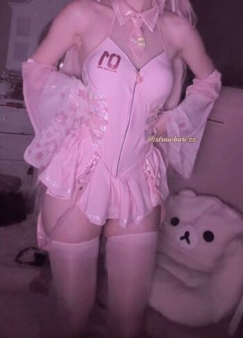 Full leaked Strawbarizz private onlyfans photo