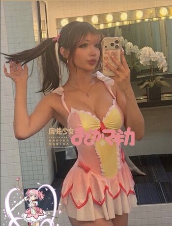 Full leaked Strawbarizz private onlyfans photo