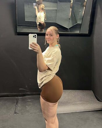 Full leaked Strong and curvy women private onlyfans photo