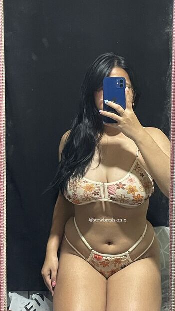 Full leaked Strwbrrsh private photo